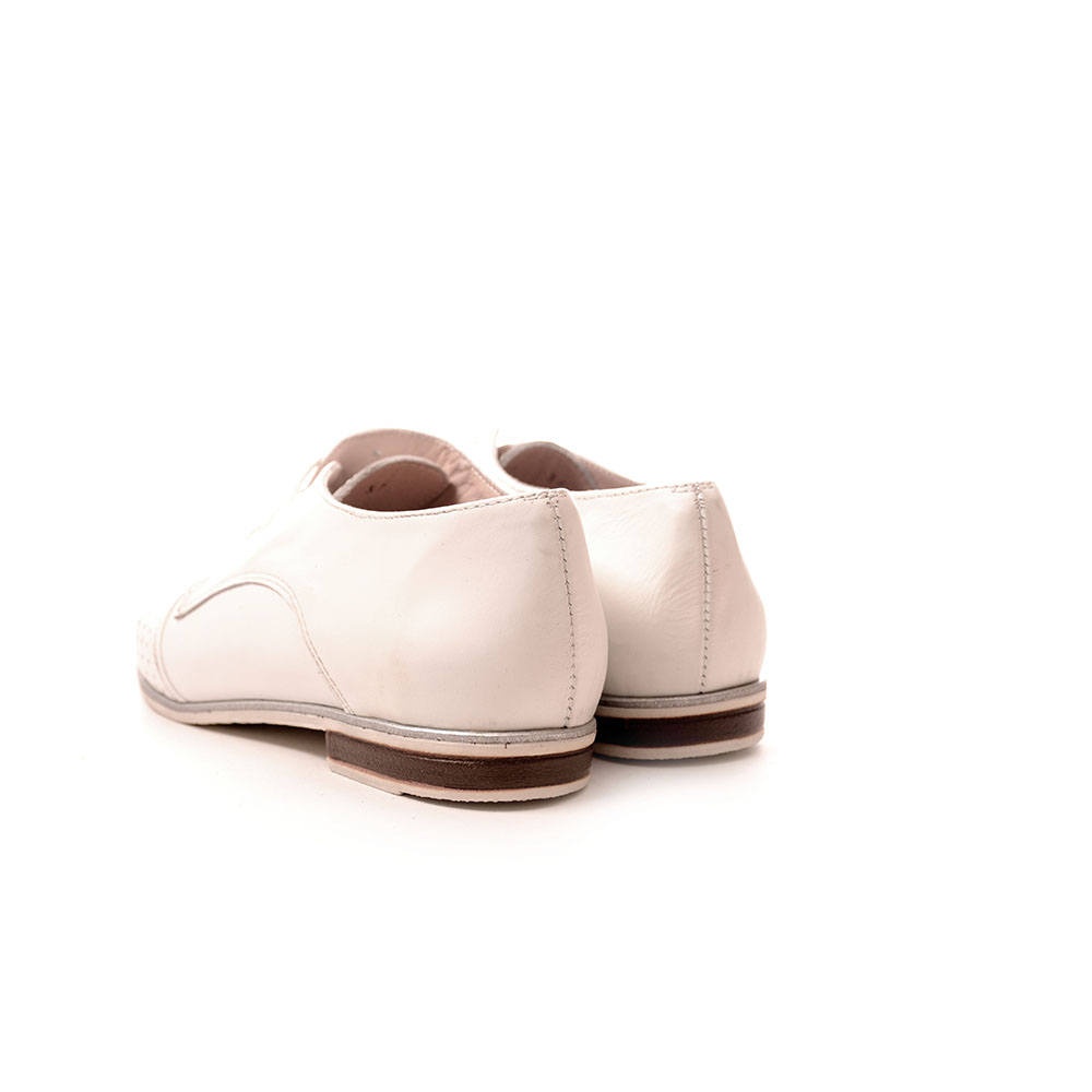 Дамски обувки от естествена кожа модел 20991 white